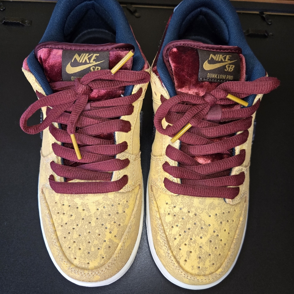 Nike SB Dunk Low Pro City Of Cinema Gold FZ1278-200 Size 6.5 Men Or 8 Women - Picture 2 of 16